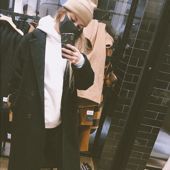 Meet your Posher, Jessica - Picture 1 of 1